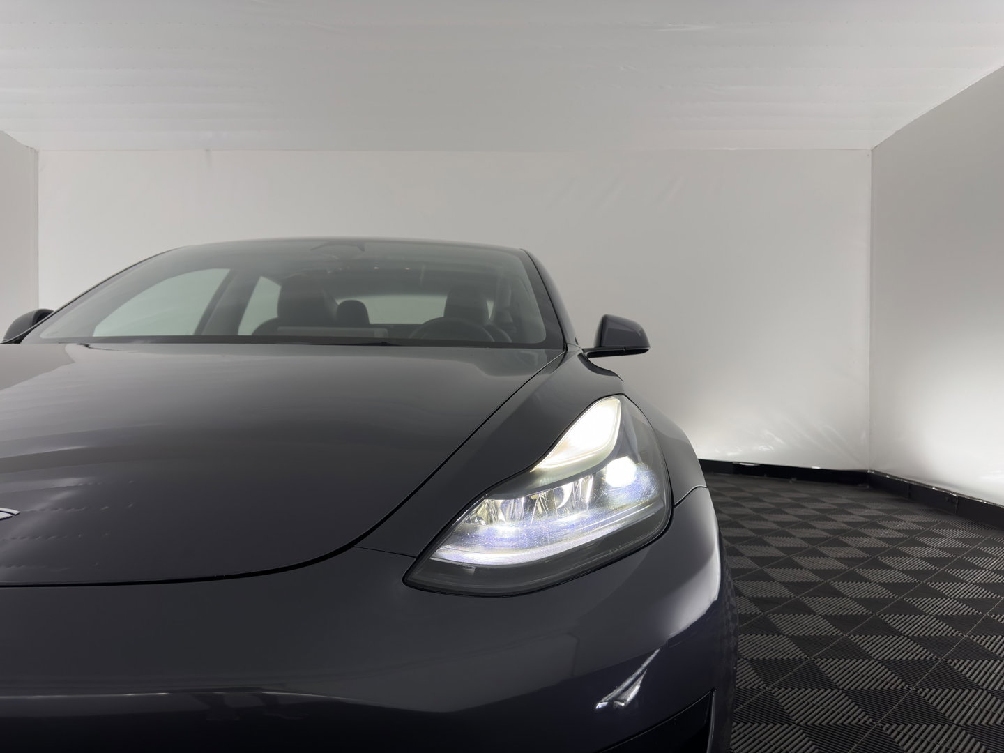 Tesla Model 3 Standard RWD Plus 60 kWh [3-Fase-11kW] (INCL-BTW) Aut. *PANO | AUTOPILOT | LEATHER | KEYLESS | FULL-LED | MEMORY-PACK | TOPVIEW | DAB | CARPLAY | DIGI-COCKPIT | LANE-ASSIST | HEATED- COMFORTSEATS | 19"ALU*