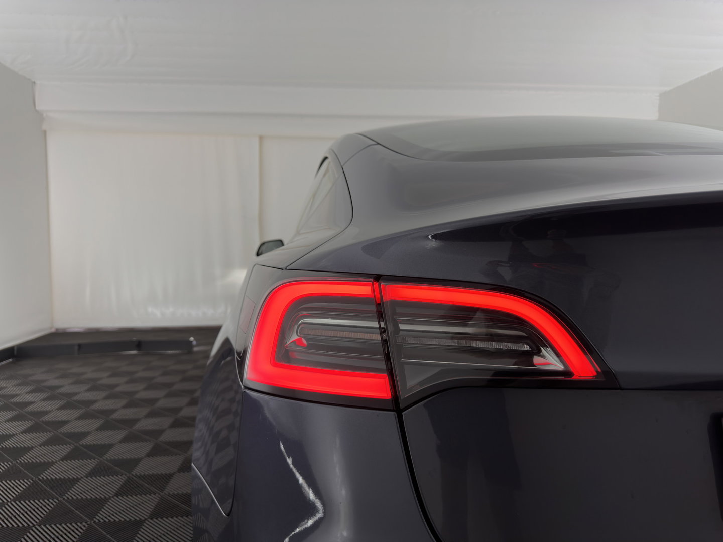 Tesla Model 3 Standard RWD Plus 60 kWh [3-Fase-11kW] (INCL-BTW) Aut. *PANO | AUTOPILOT | LEATHER | KEYLESS | FULL-LED | MEMORY-PACK | TOPVIEW | DAB | CARPLAY | DIGI-COCKPIT | LANE-ASSIST | HEATED- COMFORTSEATS | 19"ALU*