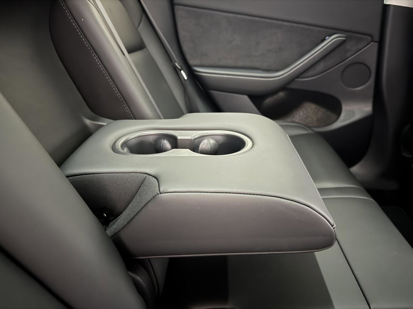 Tesla Model Y RWD 58 kWh Black Edition Trekhaak FSD