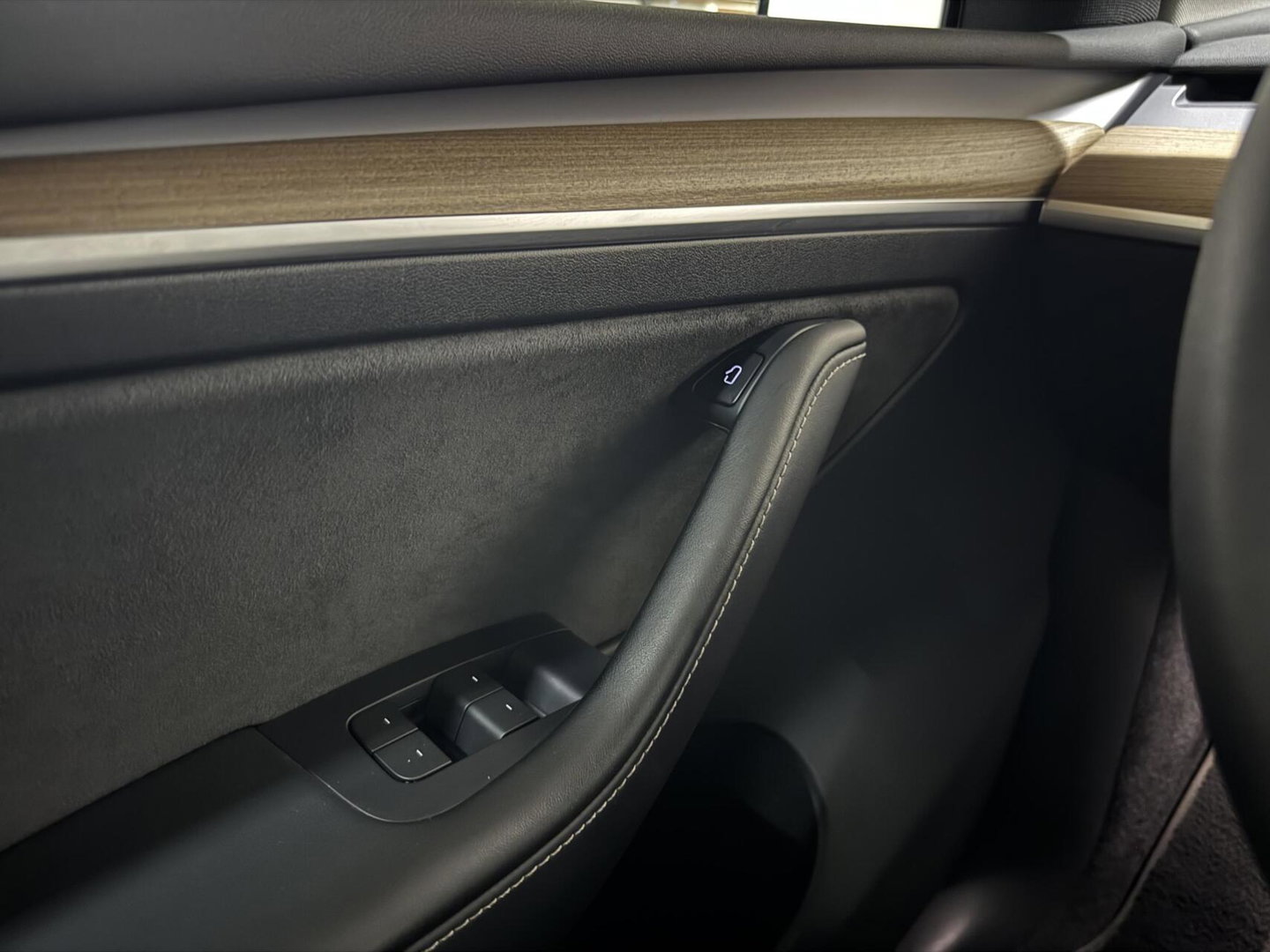 Tesla Model Y RWD 58 kWh Black Edition Trekhaak FSD