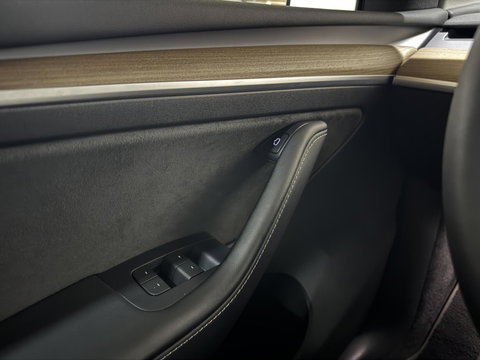 Tesla Model Y RWD 58 kWh Black Edition Trekhaak FSD