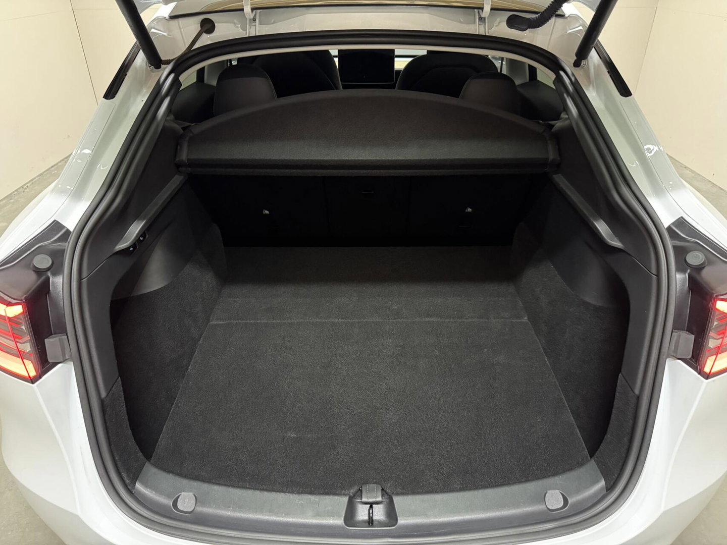 Tesla Model Y RWD 58 kWh Black Edition Trekhaak FSD