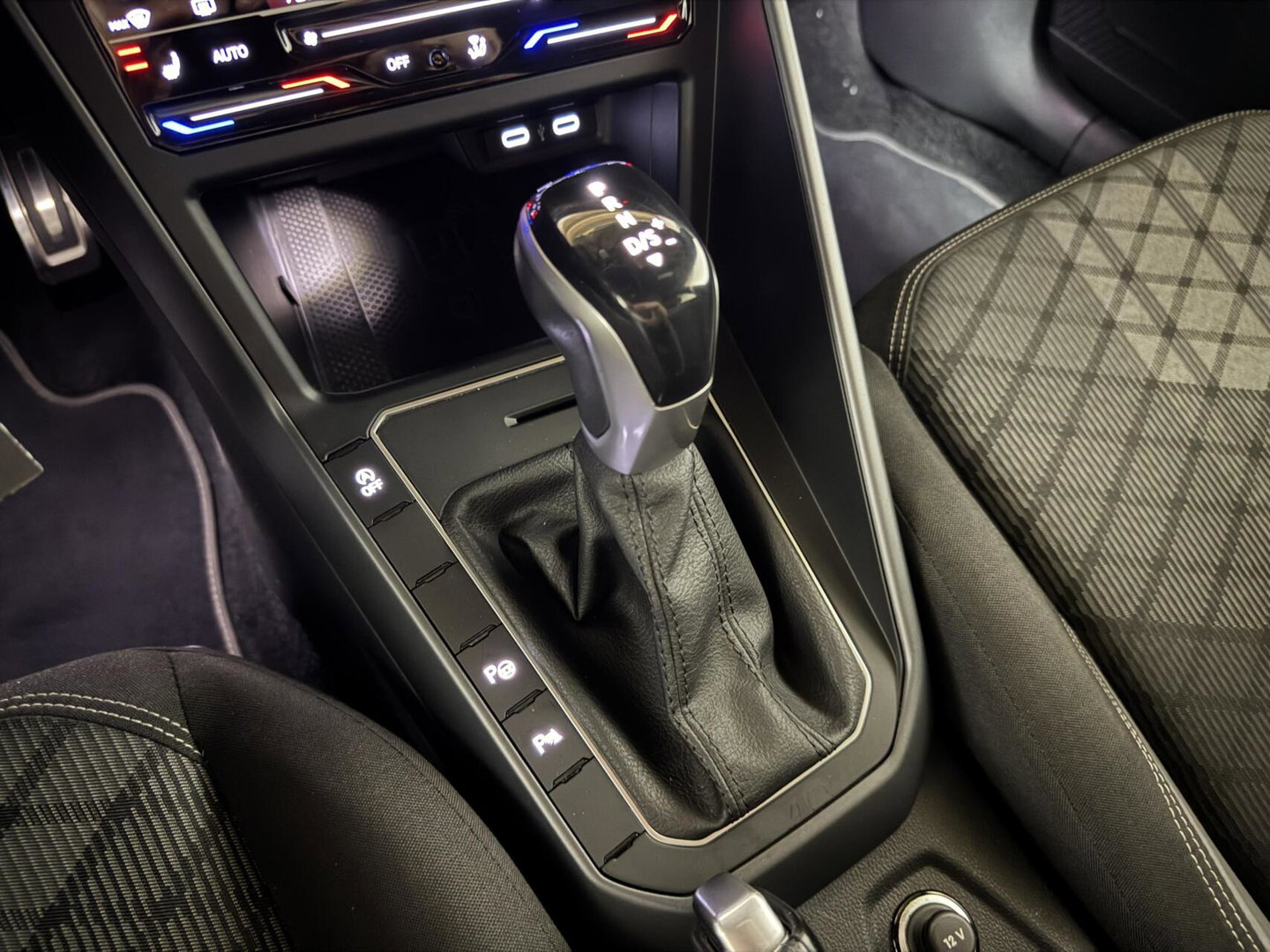 Volkswagen Polo 1.0 TSI R-Line DSG Virtual CarPlay Camera ACC