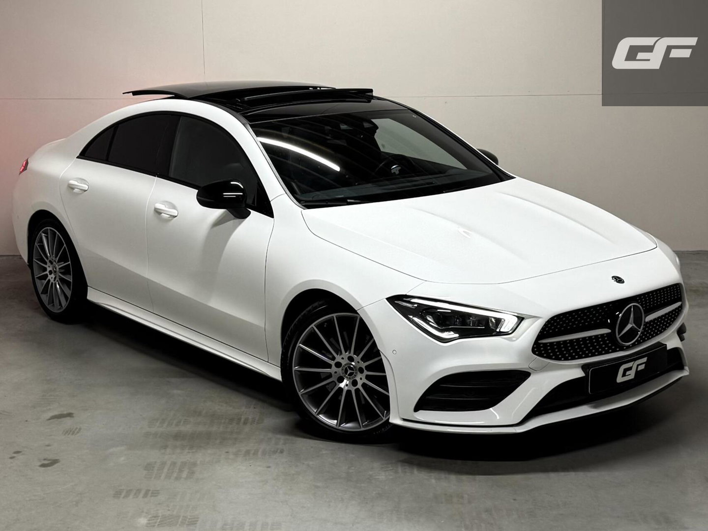 Mercedes-Benz CLA 200 AMG Pano Sfeer Camera CarPlay Cruise