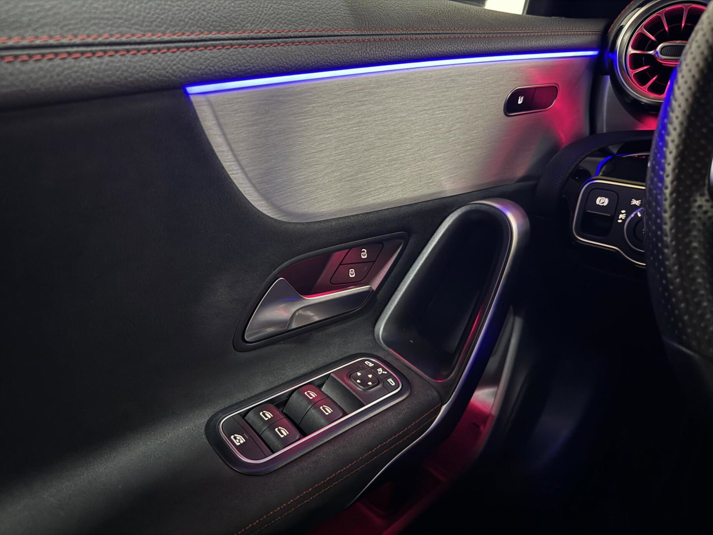 Mercedes-Benz CLA 200 AMG Pano Sfeer Camera CarPlay Cruise