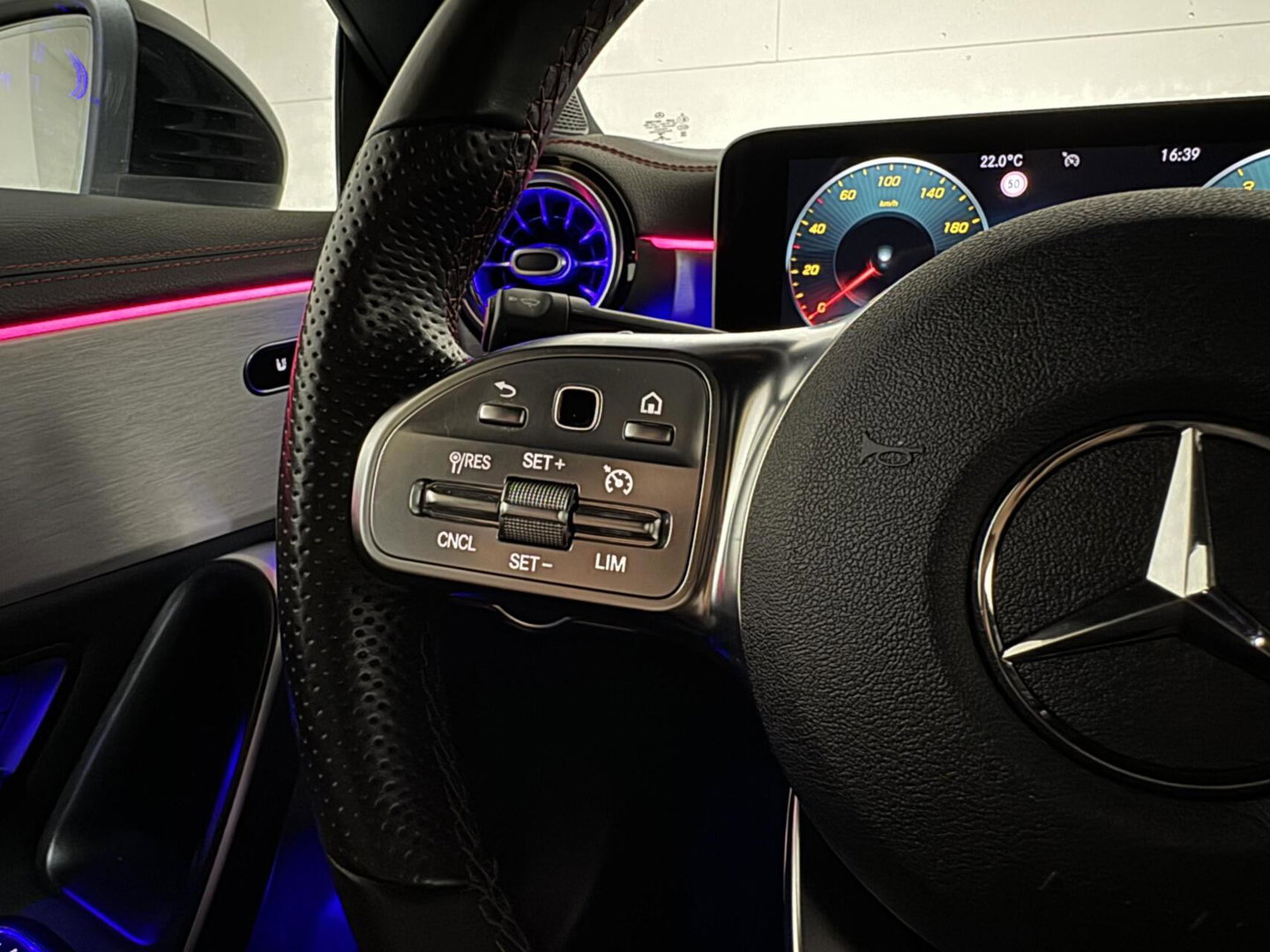Mercedes-Benz CLA 200 AMG Pano Sfeer Camera CarPlay Cruise