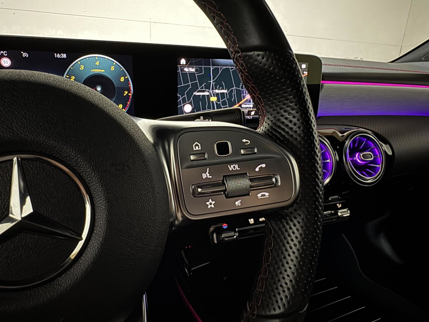 Mercedes-Benz CLA 200 AMG Pano Sfeer Camera CarPlay Cruise