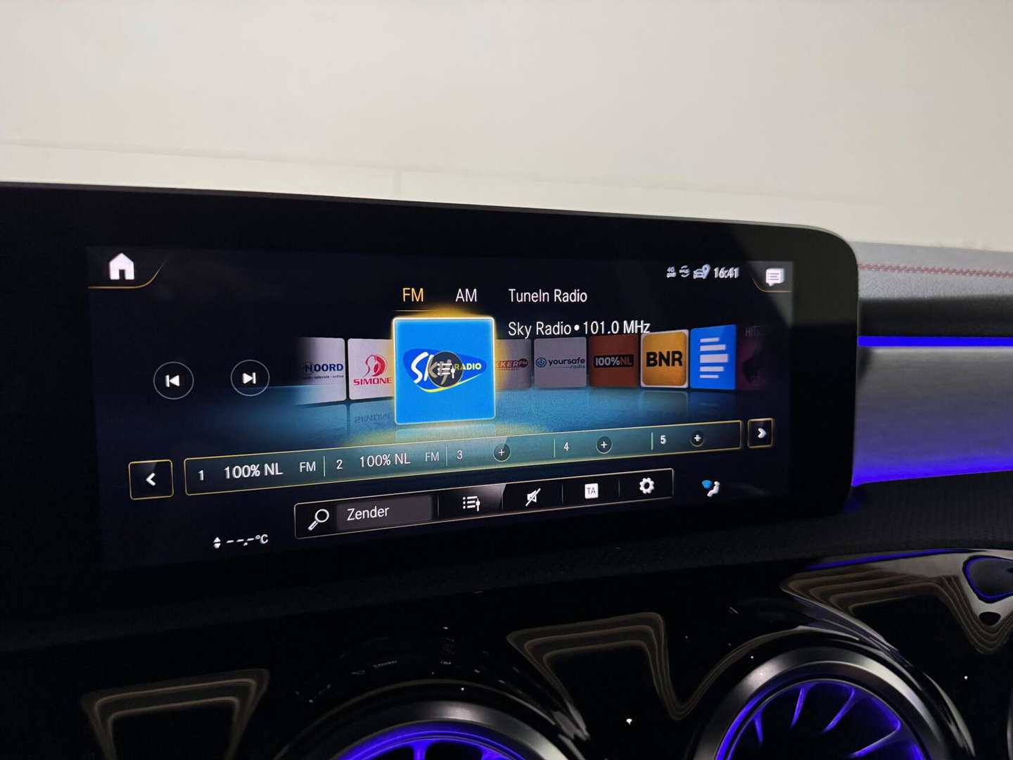 Mercedes-Benz CLA 200 AMG Pano Sfeer Camera CarPlay Cruise