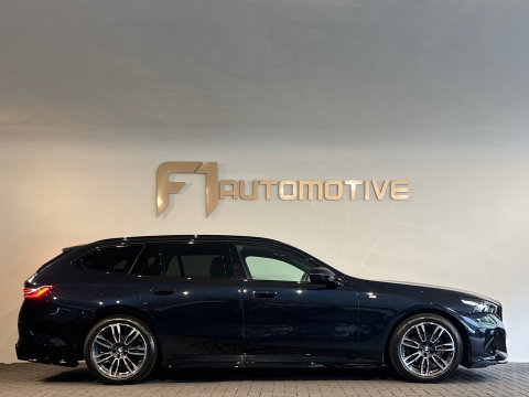 BMW 5 Serie Touring 520i M Sport Pano|HuD|H/K|Memory|Trekhaak