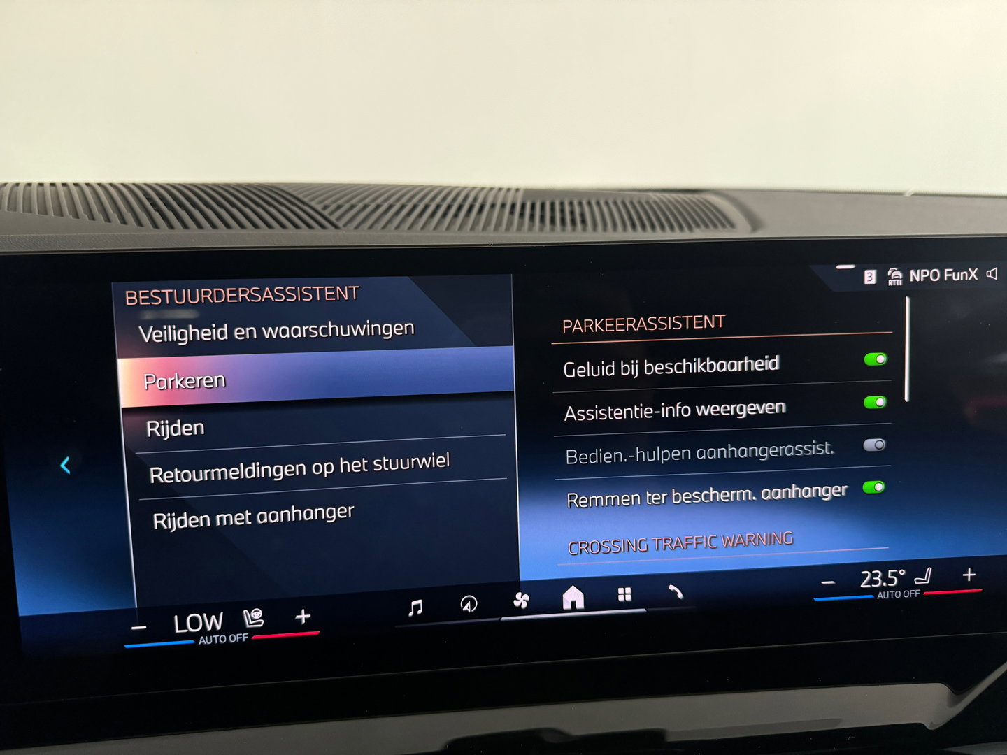 BMW 5 Serie Touring 520i M Sport Pano|HuD|H/K|Memory|Trekhaak