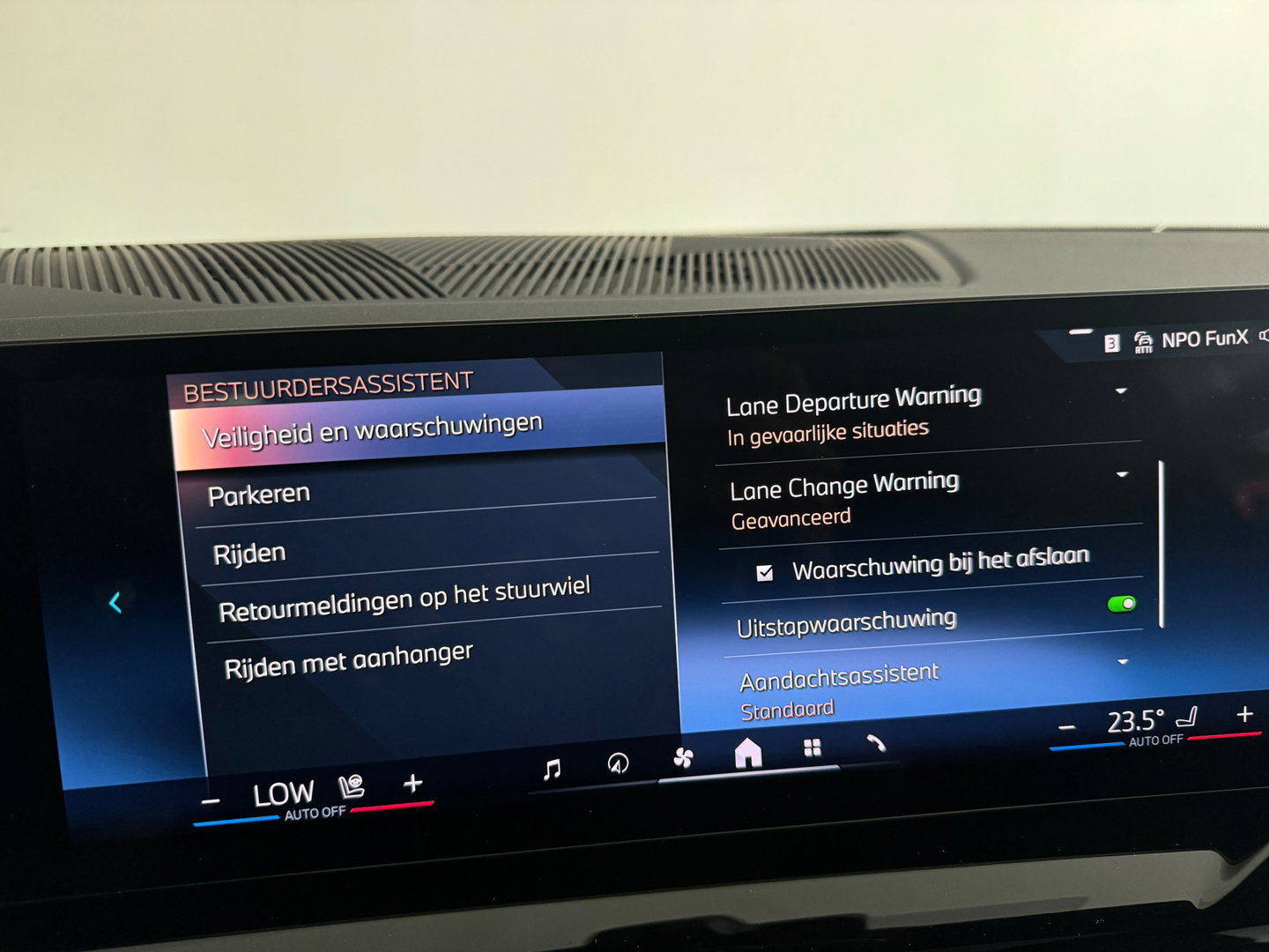 BMW 5 Serie Touring 520i M Sport Pano|HuD|H/K|Memory|Trekhaak