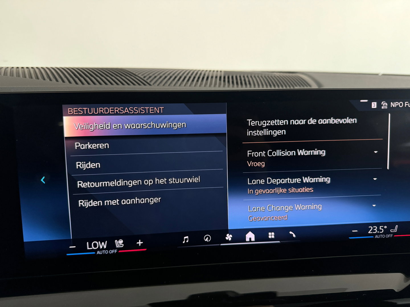 BMW 5 Serie Touring 520i M Sport Pano|HuD|H/K|Memory|Trekhaak