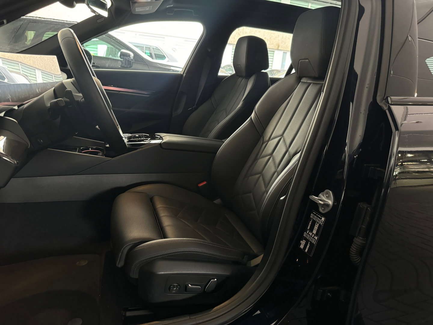 BMW 5 Serie Touring 520i M Sport Pano|HuD|H/K|Memory|Trekhaak