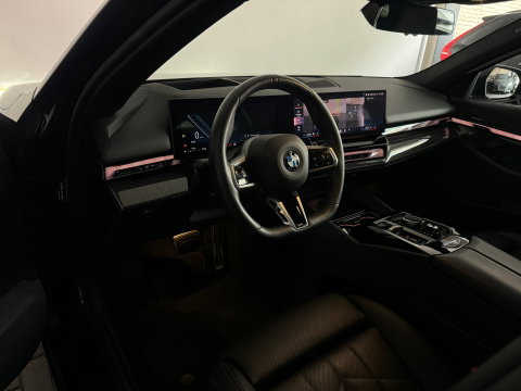 BMW 5 Serie Touring 520i M Sport Pano|HuD|H/K|Memory|Trekhaak
