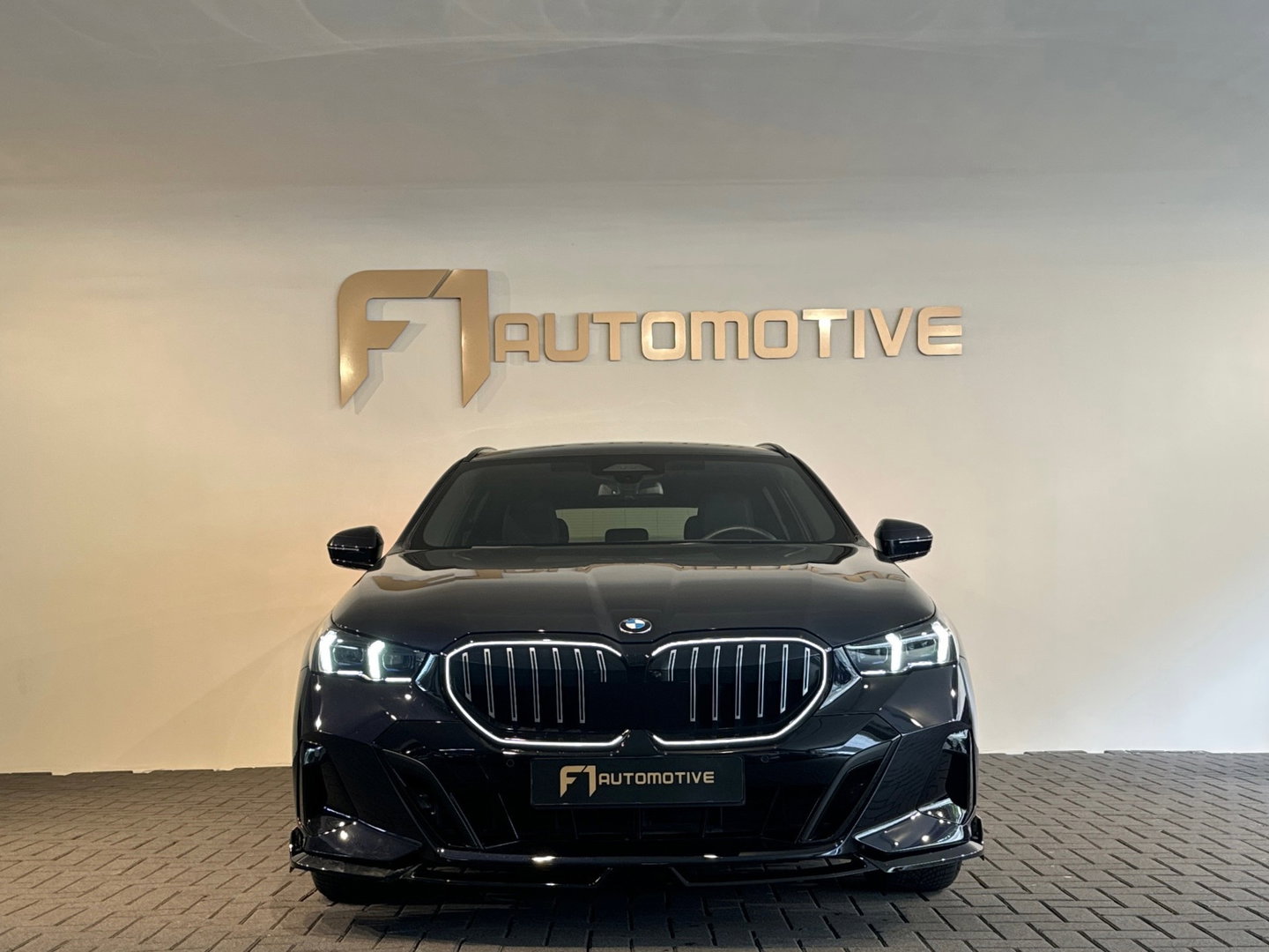 BMW 5 Serie Touring 520i M Sport Pano|HuD|H/K|Memory|Trekhaak