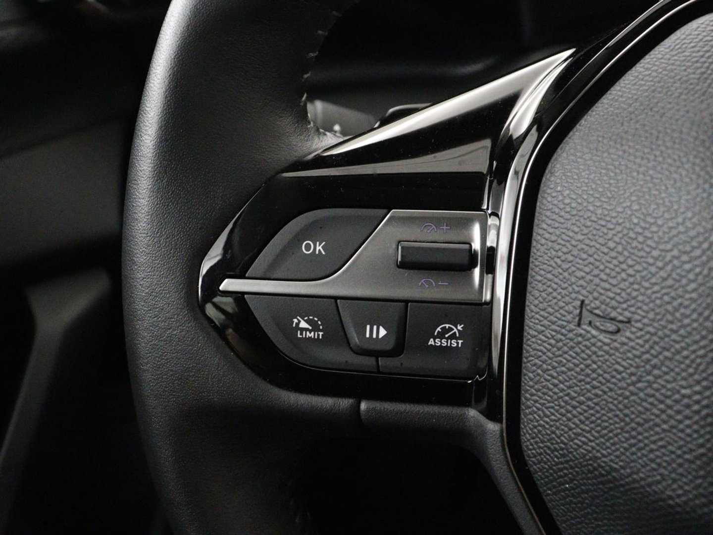 Peugeot 308 1.6 Plug-in Hybr. 180 Active Pack Bus. SOH 94,6% | Navigatie | Carplay | Parkeerhulp | Climate control | Full LED | Cruise control | Bluetooth | PHEV