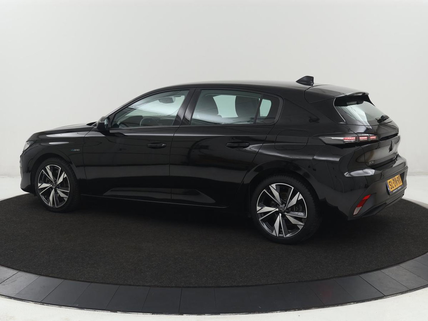 Peugeot 308 1.6 Plug-in Hybr. 180 Active Pack Bus. SOH 94,6% | Navigatie | Carplay | Parkeerhulp | Climate control | Full LED | Cruise control | Bluetooth | PHEV