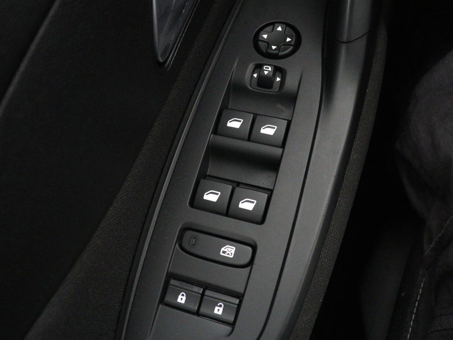 Peugeot 308 1.6 Plug-in Hybr. 180 Active Pack Bus. SOH 94,6% | Navigatie | Carplay | Parkeerhulp | Climate control | Full LED | Cruise control | Bluetooth | PHEV