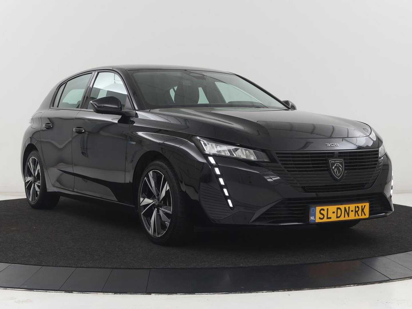Peugeot 308 1.6 Plug-in Hybr. 180 Active Pack Bus. SOH 94,6% | Navigatie | Carplay | Parkeerhulp | Climate control | Full LED | Cruise control | Bluetooth | PHEV