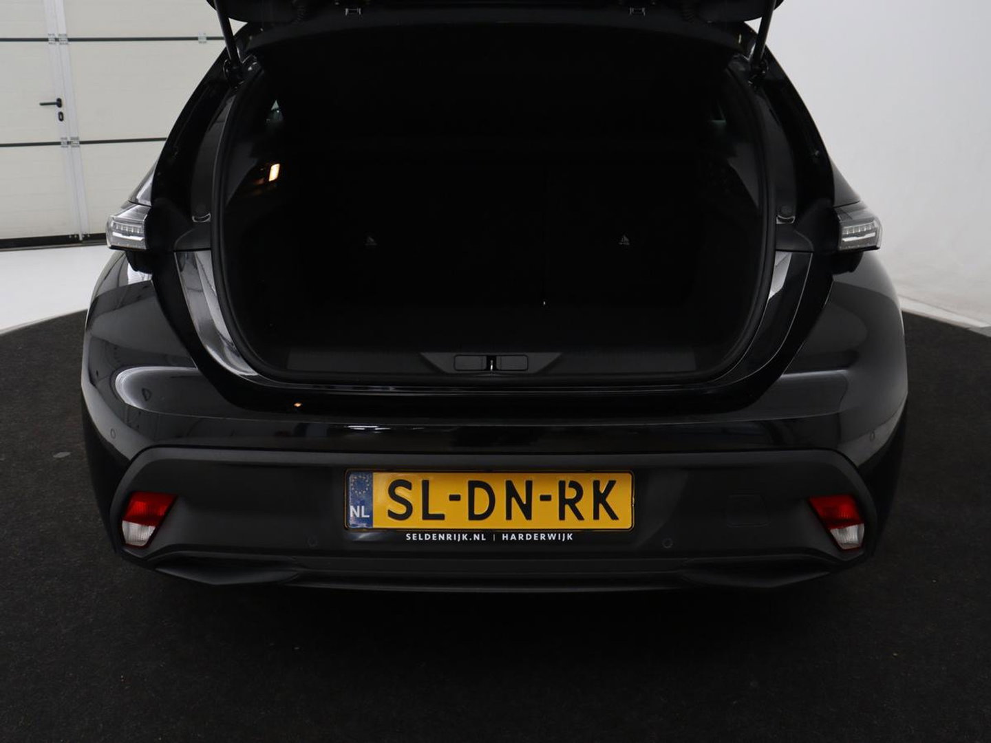 Peugeot 308 1.6 Plug-in Hybr. 180 Active Pack Bus. SOH 94,6% | Navigatie | Carplay | Parkeerhulp | Climate control | Full LED | Cruise control | Bluetooth | PHEV