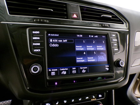Volkswagen Tiguan 2.0 TSI DSG 220PK 4Motion Highline R-Line "Automaat" Full-LED Trekhaak Apple-Carplay Dynaudio Virtual Stoelverw.