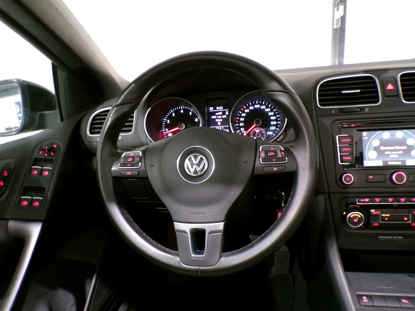 Volkswagen Golf Cabriolet 1.2 TSI Highline "Origineel NL!" Stoelverwarming Parkeersensoren Navigatie Bluetooth 17"Velgen Cruise