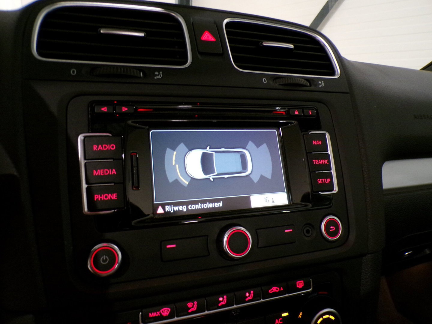 Volkswagen Golf Cabriolet 1.2 TSI Highline "Origineel NL!" Stoelverwarming Parkeersensoren Navigatie Bluetooth 17"Velgen Cruise