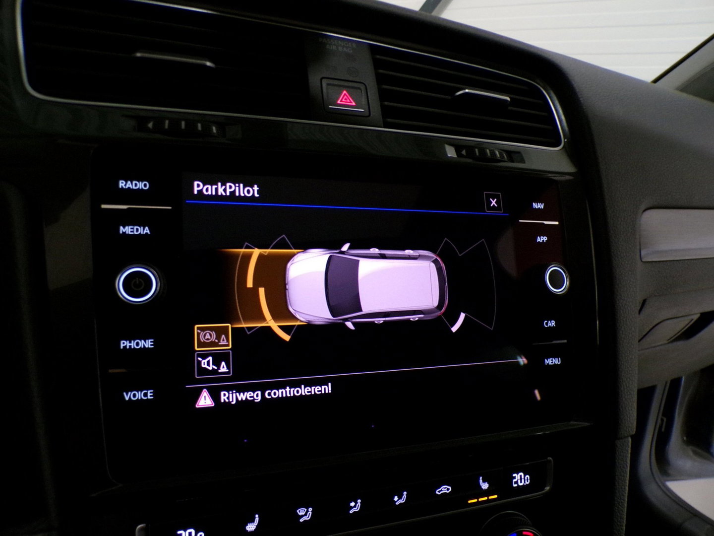 Volkswagen Golf 1.0 TSI Highline "Origineel NL!" Pano Stoelverwarming Apple-carplay Massage-stoel Android-auto Adaptive-cruise