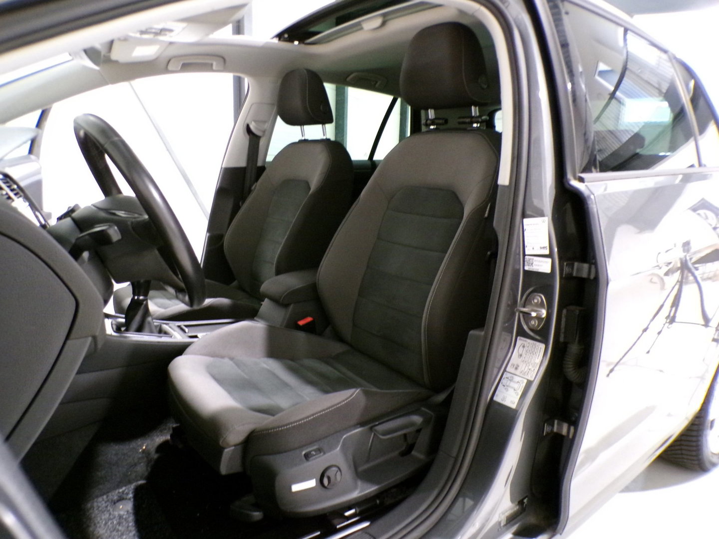 Volkswagen Golf 1.0 TSI Highline "Origineel NL!" Pano Stoelverwarming Apple-carplay Massage-stoel Android-auto Adaptive-cruise