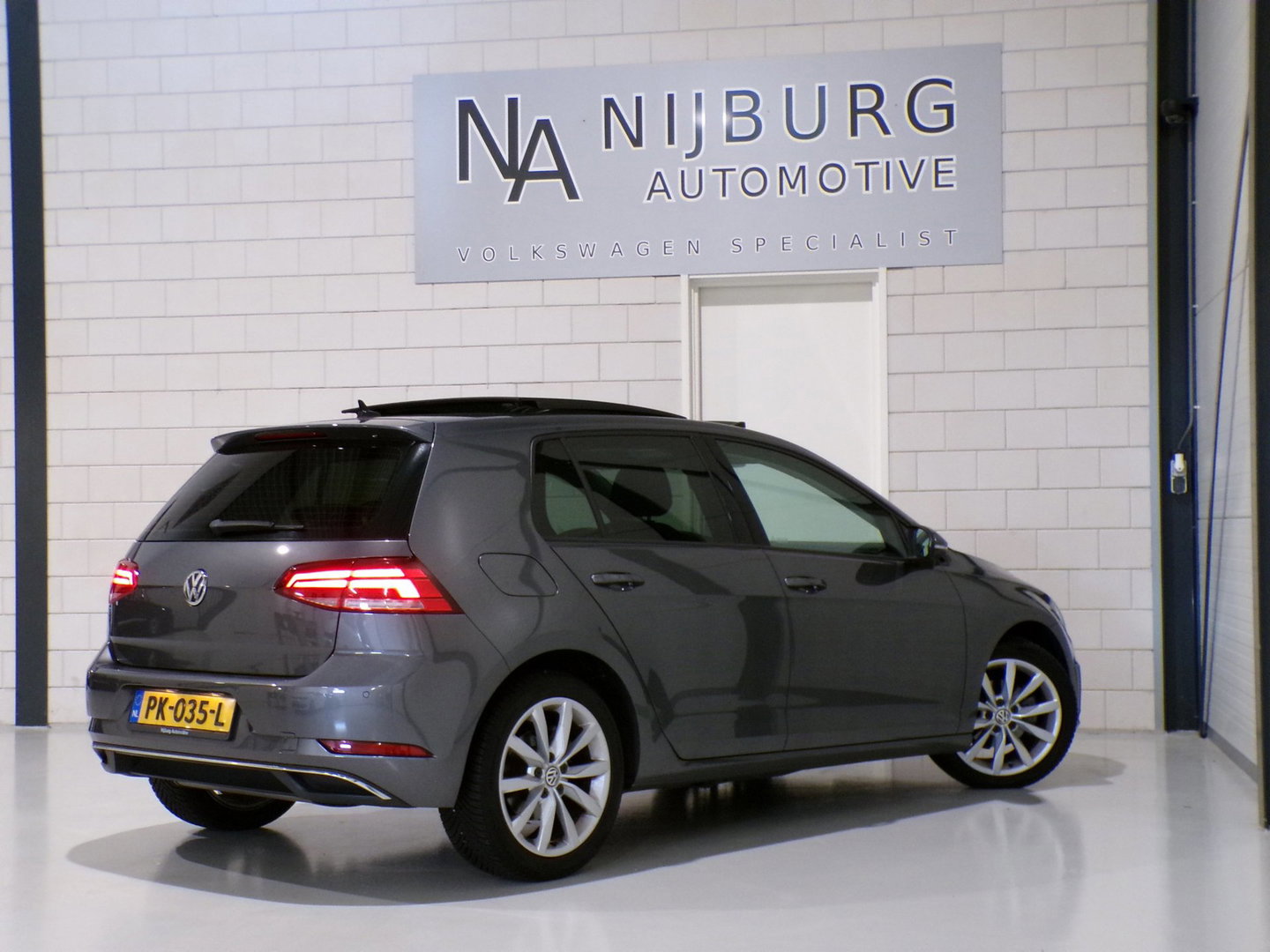 Volkswagen Golf 1.0 TSI Highline "Origineel NL!" Pano Stoelverwarming Apple-carplay Massage-stoel Android-auto Adaptive-cruise