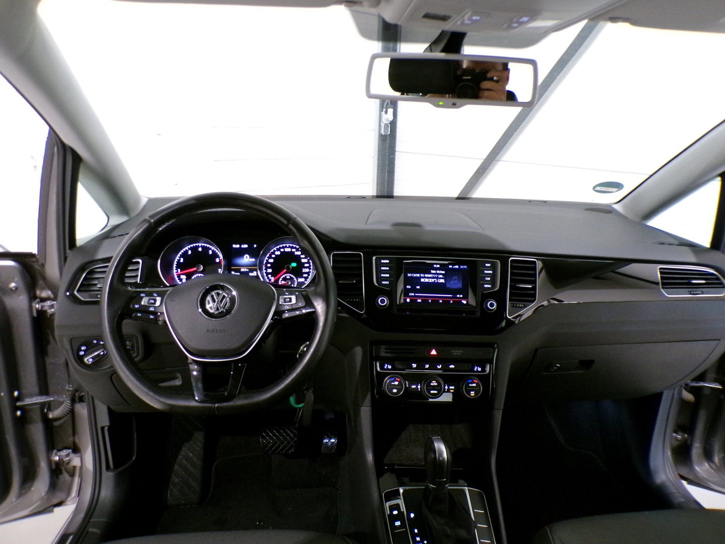 Volkswagen Golf Sportsvan 1.4 TSI Highline "Origineel NL!" Automaat! 1e eigenaar! Trekhaak Navigatie Bluetooth Alcantara Garantie