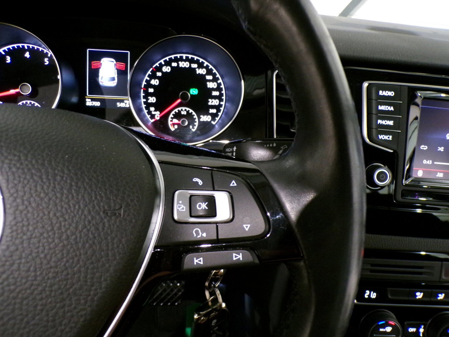 Volkswagen Golf Sportsvan 1.4 TSI Highline "Origineel NL!" Automaat! 1e eigenaar! Trekhaak Navigatie Bluetooth Alcantara Garantie