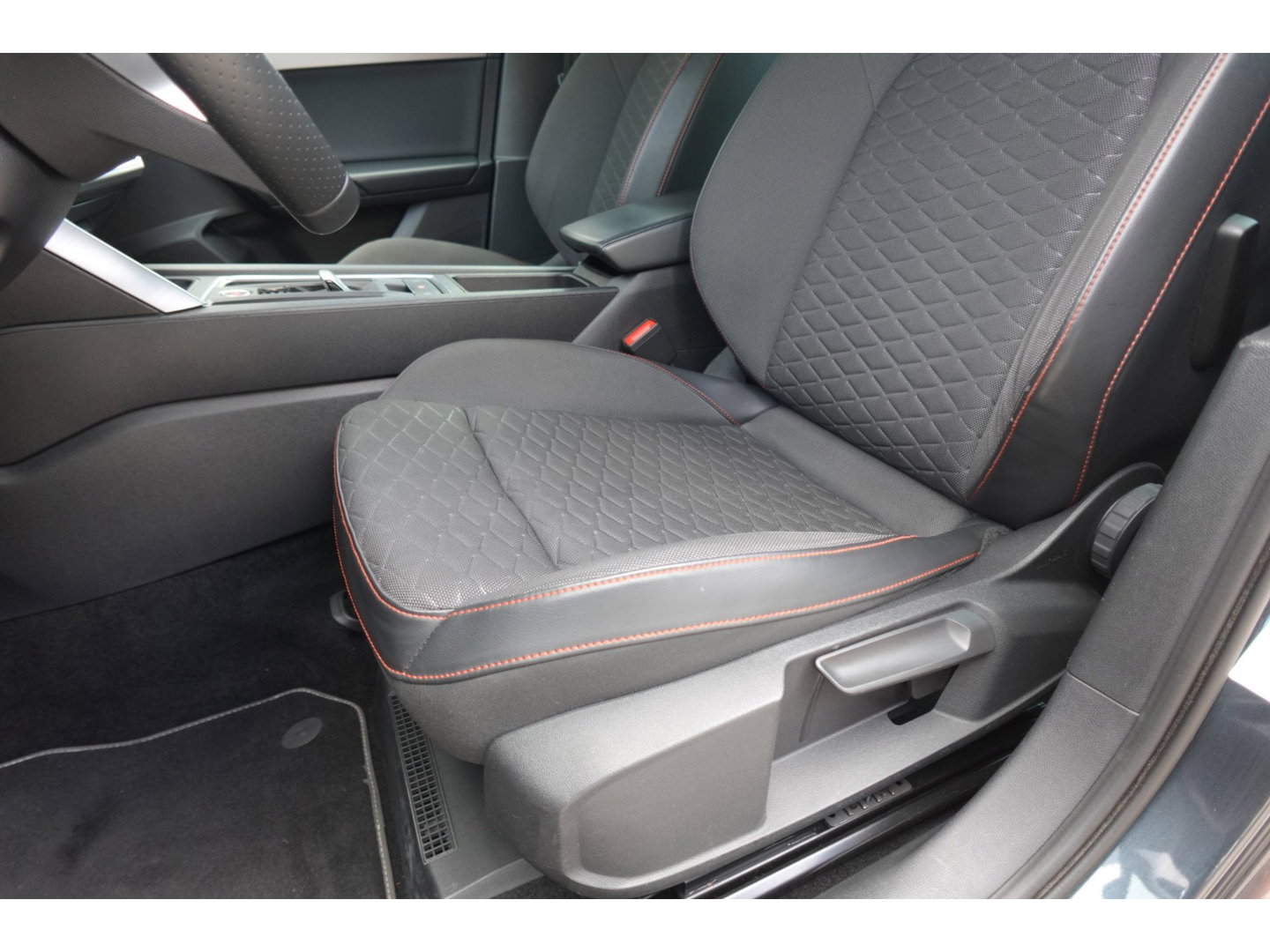 SEAT Leon Sportstourer 1.5 TSI FR PANO KEYLESS CAM VOL'