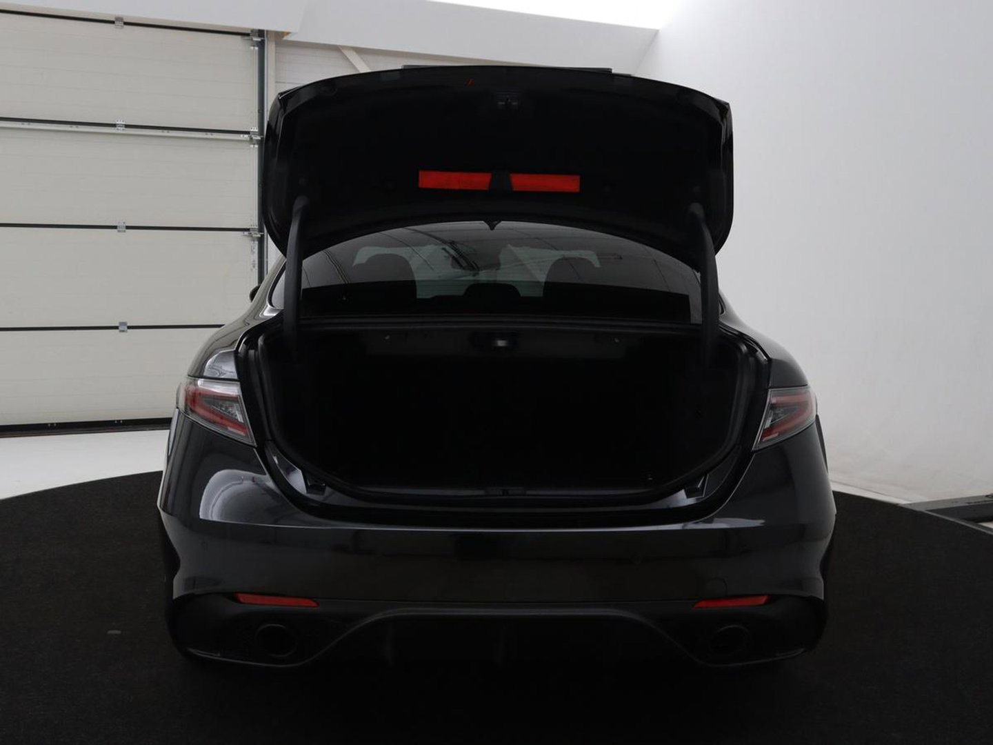 Alfa Romeo Giulia 2.0 T GME AWD Competizione Q4 280pk Leder | Memory | Leder | Memory | Leder dashboard | Stuur/stoel verwarming | Matrix koplampen | Harman / Kardon | Dodehoek detectie | Park assist | Camera | Climate control | Virtual dashboard |