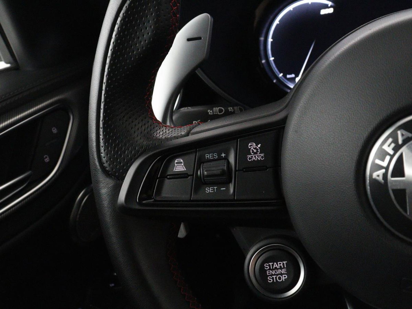 Alfa Romeo Giulia 2.0 T GME AWD Competizione Q4 280pk Leder | Memory | Leder | Memory | Leder dashboard | Stuur/stoel verwarming | Matrix koplampen | Harman / Kardon | Dodehoek detectie | Park assist | Camera | Climate control | Virtual dashboard |