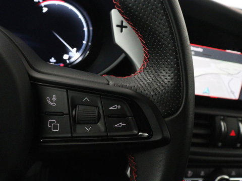 Alfa Romeo Giulia 2.0 T GME AWD Competizione Q4 280pk Leder | Memory | Leder | Memory | Leder dashboard | Stuur/stoel verwarming | Matrix koplampen | Harman / Kardon | Dodehoek detectie | Park assist | Camera | Climate control | Virtual dashboard |