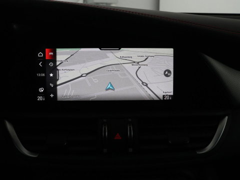 Alfa Romeo Giulia 2.0 T GME AWD Competizione Q4 280pk Leder | Memory | Leder | Memory | Leder dashboard | Stuur/stoel verwarming | Matrix koplampen | Harman / Kardon | Dodehoek detectie | Park assist | Camera | Climate control | Virtual dashboard |