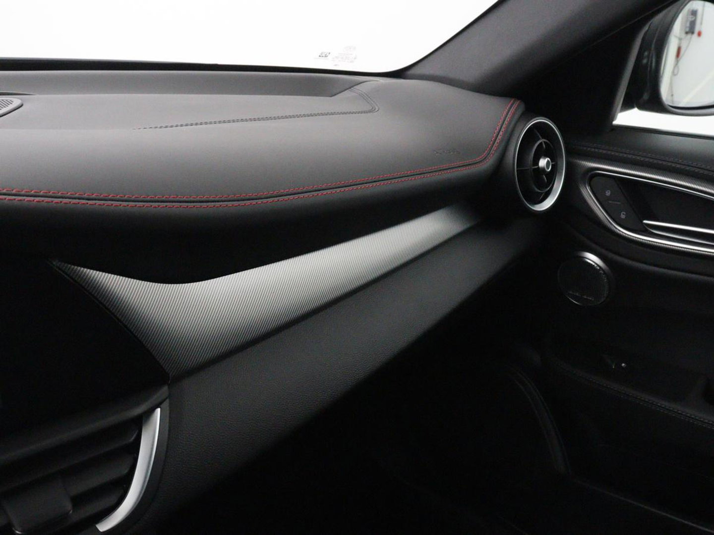 Alfa Romeo Giulia 2.0 T GME AWD Competizione Q4 280pk Leder | Memory | Leder | Memory | Leder dashboard | Stuur/stoel verwarming | Matrix koplampen | Harman / Kardon | Dodehoek detectie | Park assist | Camera | Climate control | Virtual dashboard |