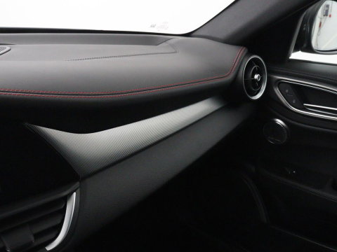 Alfa Romeo Giulia 2.0 T GME AWD Competizione Q4 280pk Leder | Memory | Leder | Memory | Leder dashboard | Stuur/stoel verwarming | Matrix koplampen | Harman / Kardon | Dodehoek detectie | Park assist | Camera | Climate control | Virtual dashboard |