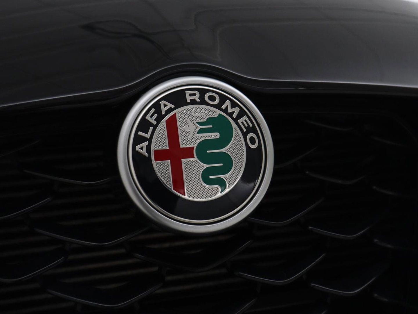 Alfa Romeo Giulia 2.0 T GME AWD Competizione Q4 280pk Leder | Memory | Leder | Memory | Leder dashboard | Stuur/stoel verwarming | Matrix koplampen | Harman / Kardon | Dodehoek detectie | Park assist | Camera | Climate control | Virtual dashboard |
