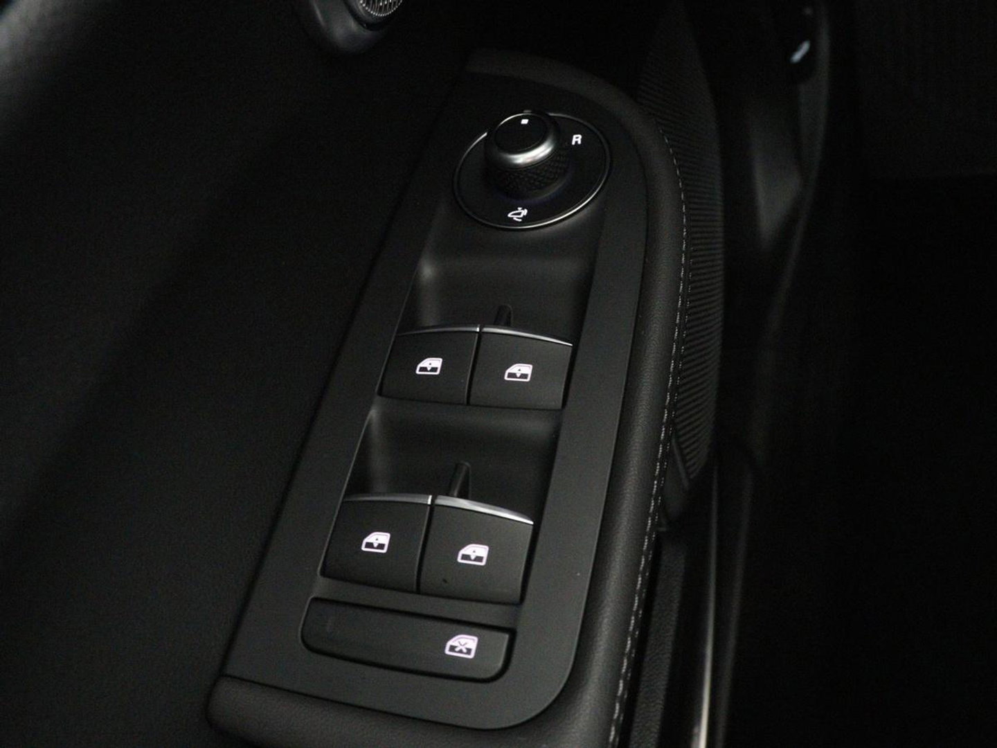 Alfa Romeo Giulia 2.0 T GME AWD Competizione Q4 280pk Leder | Memory | Leder | Memory | Leder dashboard | Stuur/stoel verwarming | Matrix koplampen | Harman / Kardon | Dodehoek detectie | Park assist | Camera | Climate control | Virtual dashboard |