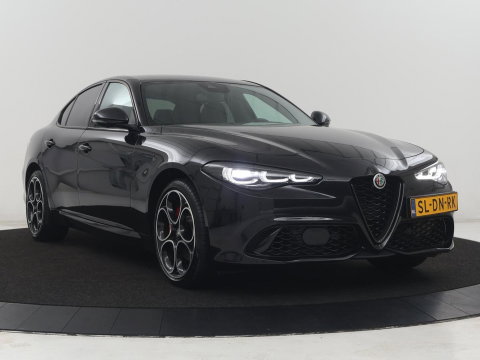 Alfa Romeo Giulia 2.0 T GME AWD Competizione Q4 280pk Leder | Memory | Leder | Memory | Leder dashboard | Stuur/stoel verwarming | Matrix koplampen | Harman / Kardon | Dodehoek detectie | Park assist | Camera | Climate control | Virtual dashboard |