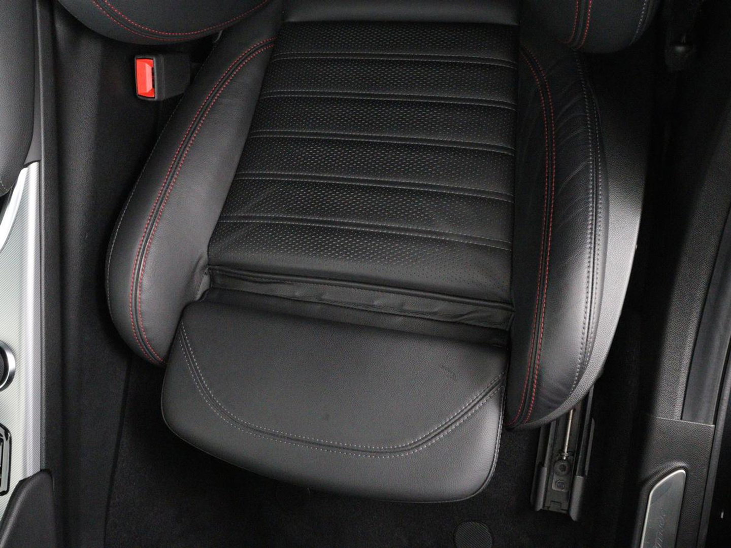 Alfa Romeo Giulia 2.0 T GME AWD Competizione Q4 280pk Leder | Memory | Leder | Memory | Leder dashboard | Stuur/stoel verwarming | Matrix koplampen | Harman / Kardon | Dodehoek detectie | Park assist | Camera | Climate control | Virtual dashboard |