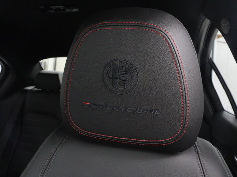 Alfa Romeo Giulia 2.0 T GME AWD Competizione Q4 280pk Leder | Memory | Leder | Memory | Leder dashboard | Stuur/stoel verwarming | Matrix koplampen | Harman / Kardon | Dodehoek detectie | Park assist | Camera | Climate control | Virtual dashboard |