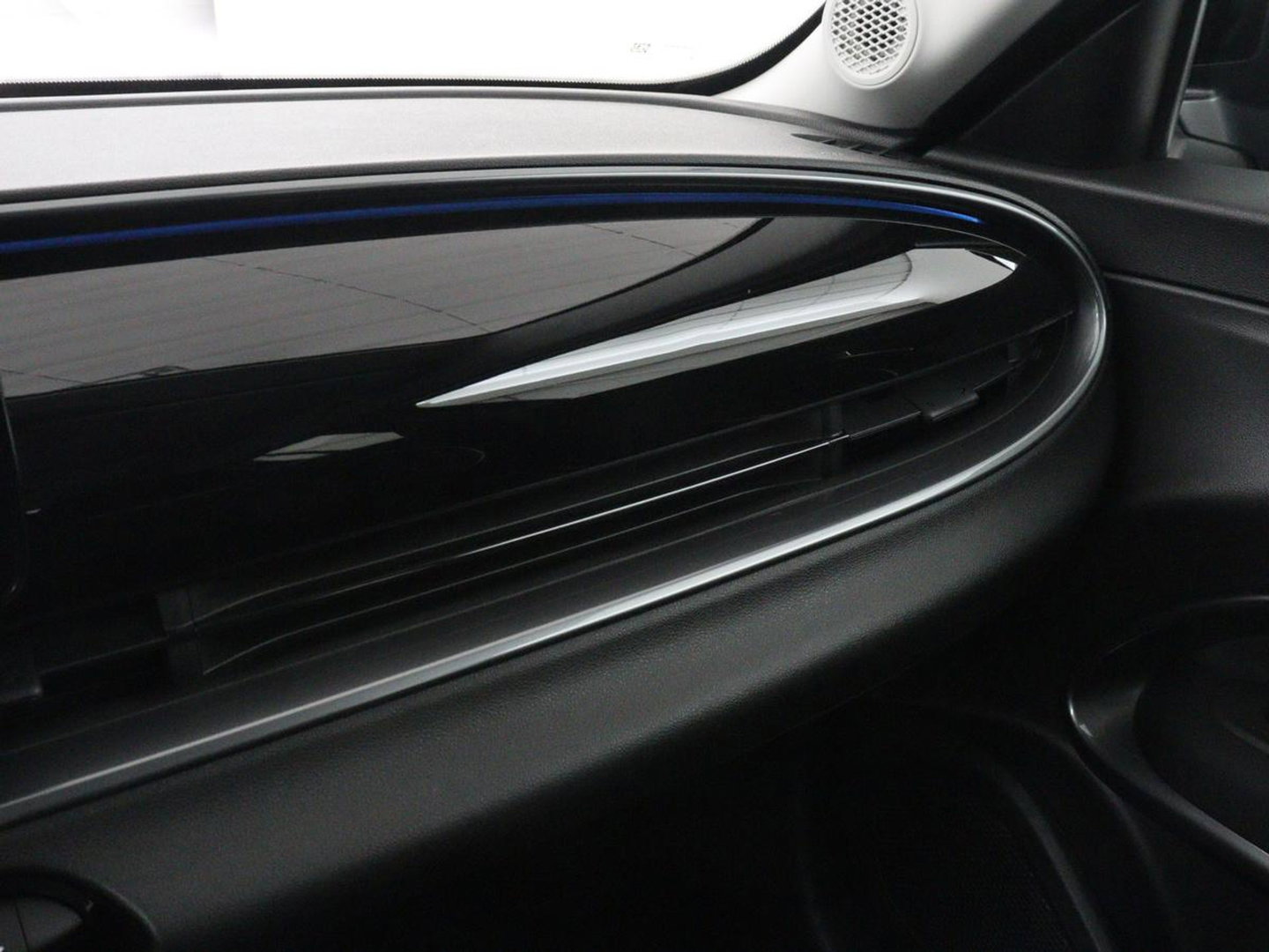 Fiat 600 1.2 Hybrid Urban | Stoelverwarming | 360 camera | | Stoelverwarming | 360 camera | Cruise control | Navigatie | Carplay | DAB | Climate control | Full LED | Park assist | Sfeerverlichting