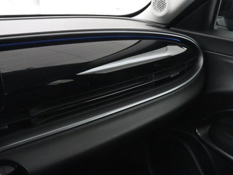 Fiat 600 1.2 Hybrid Urban | Stoelverwarming | 360 camera | | Stoelverwarming | 360 camera | Cruise control | Navigatie | Carplay | DAB | Climate control | Full LED | Park assist | Sfeerverlichting