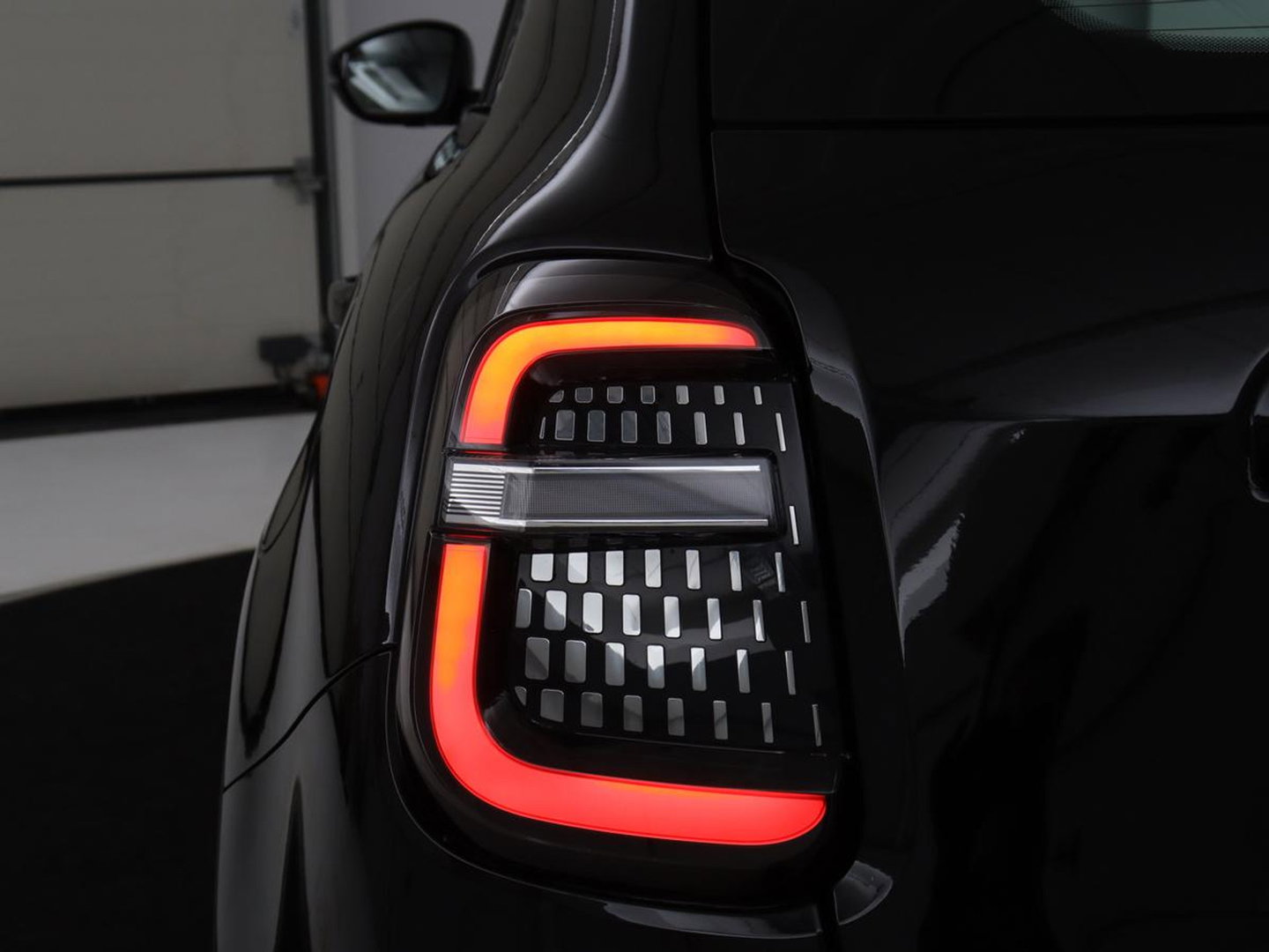 Fiat 600 1.2 Hybrid Urban | Stoelverwarming | 360 camera | | Stoelverwarming | 360 camera | Cruise control | Navigatie | Carplay | DAB | Climate control | Full LED | Park assist | Sfeerverlichting