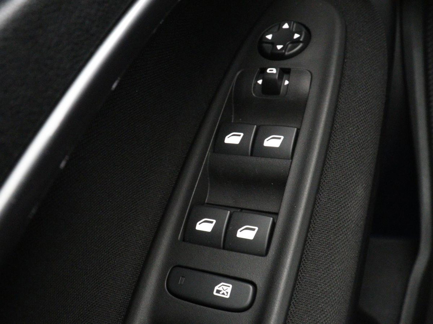 Fiat 600 1.2 Hybrid Urban | Stoelverwarming | 360 camera | | Stoelverwarming | 360 camera | Cruise control | Navigatie | Carplay | DAB | Climate control | Full LED | Park assist | Sfeerverlichting