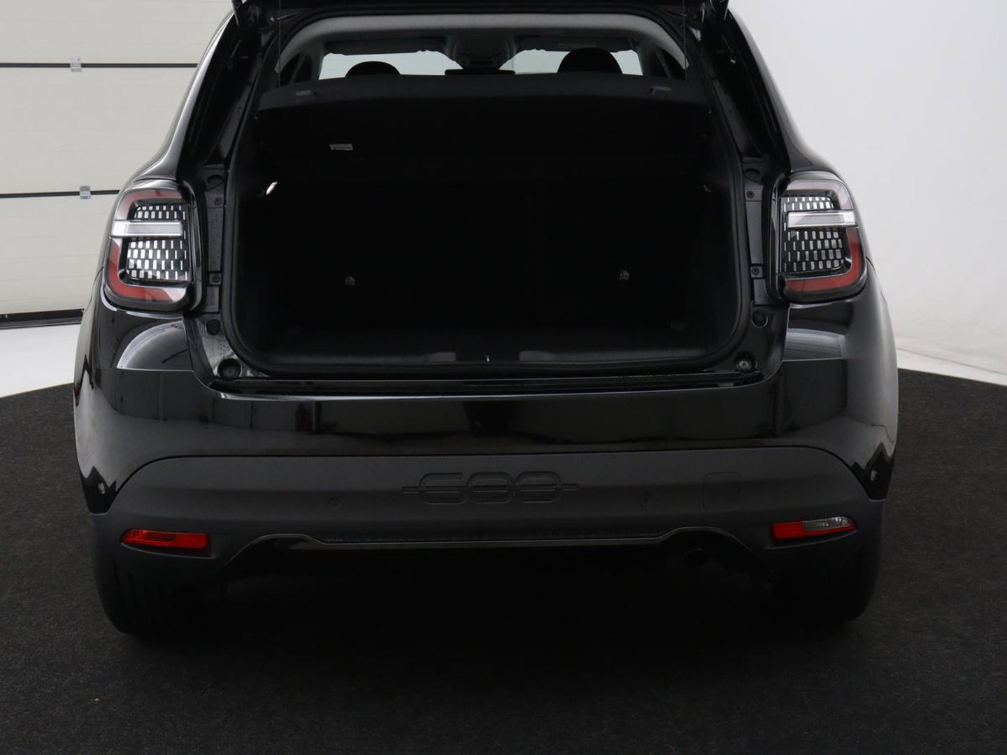 Fiat 600 1.2 Hybrid Urban | Stoelverwarming | 360 camera | | Stoelverwarming | 360 camera | Cruise control | Navigatie | Carplay | DAB | Climate control | Full LED | Park assist | Sfeerverlichting