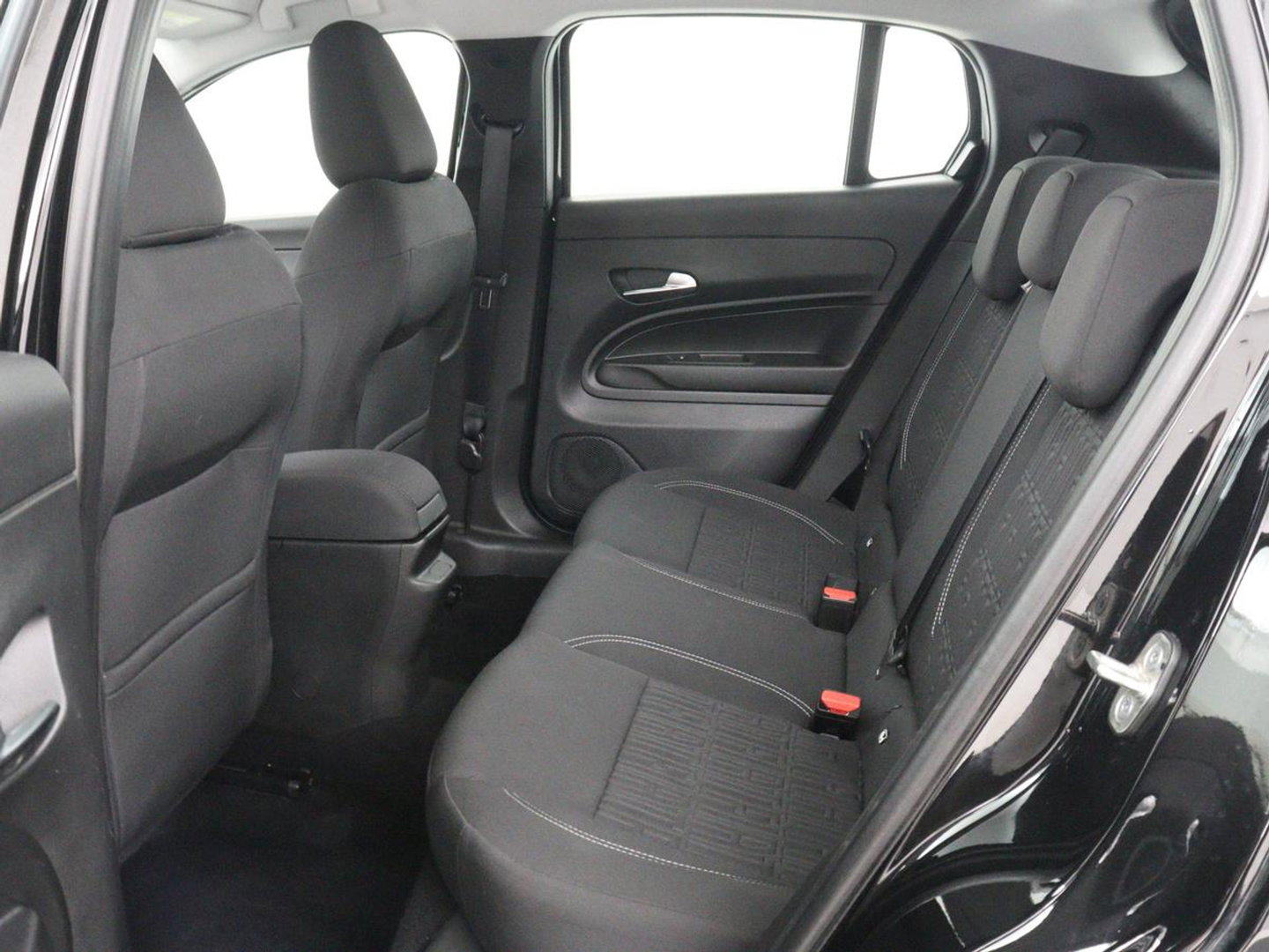 Fiat 600 1.2 Hybrid Urban | Stoelverwarming | 360 camera | | Stoelverwarming | 360 camera | Cruise control | Navigatie | Carplay | DAB | Climate control | Full LED | Park assist | Sfeerverlichting